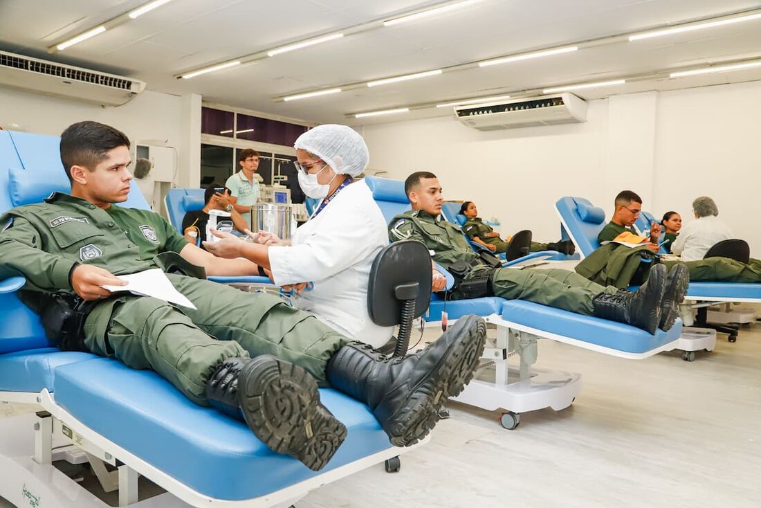 Hemope e Polícia Militar realizam campanha de doação de sangue com os novos policiais