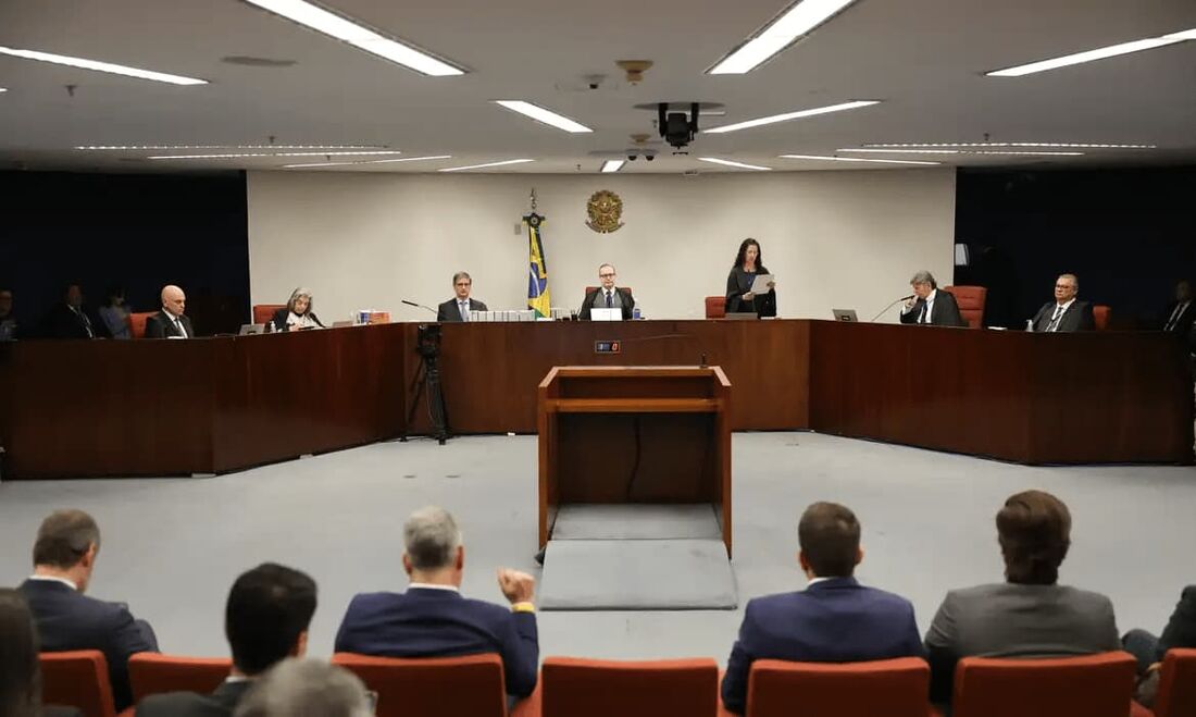 A Primeira Turma do Supremo Tribunal Federal (STF) aprovou nesta terça-feira (23) a ata da sessão do julgamento que condenou o ex-presidente Jair Bolsonaro e mais sete réus