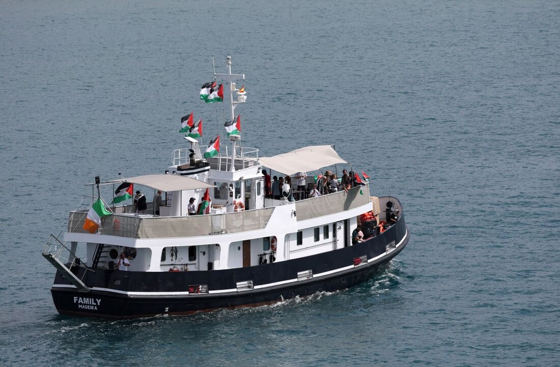 Flotilha com ajuda para Gaza retorna a Barcelona devido às condições climáticas