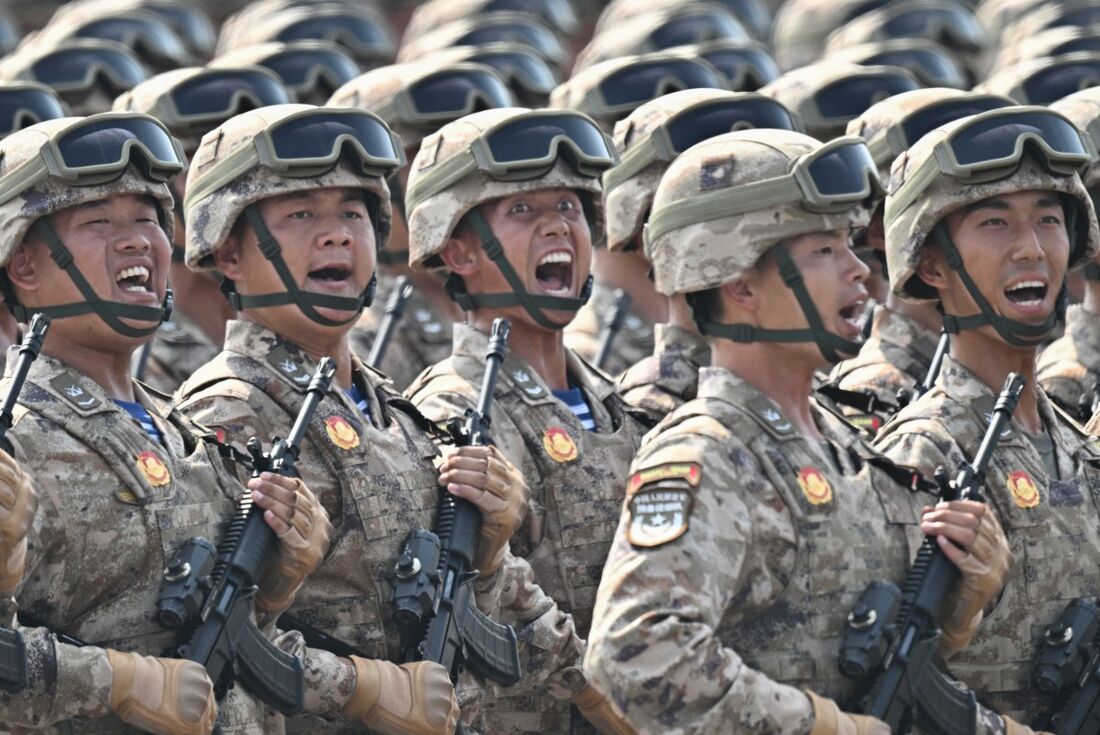 China exibe força militar com grande desfile em Pequim na presença de Putin e Kim Jong Un