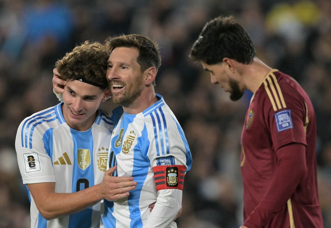 Messi marca dois gols em seu último jogo pela seleção argentina nas Eliminatórias da Copa