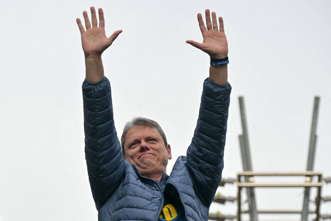 Tarcísio de Freitas na avenida Paulista
