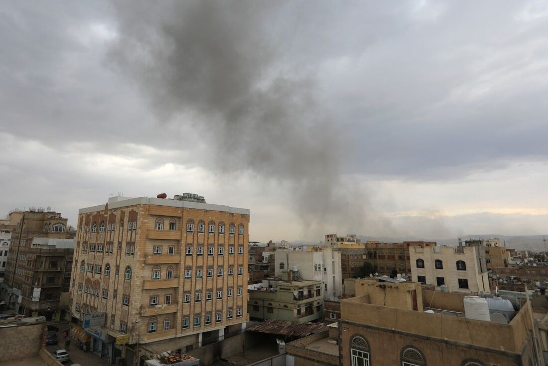 Israel bombardeia a capital do Iêmen, controlada pelos huthis, segundo emissora do grupo rebelde
