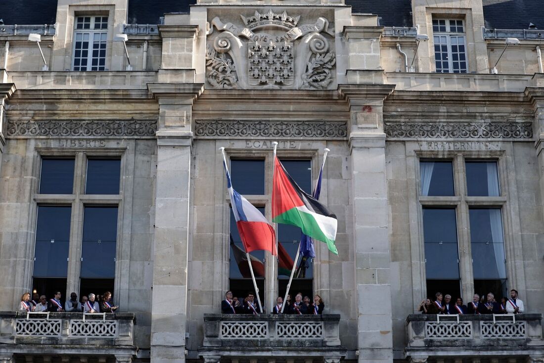 Prefeituras ignoram o governo da França e hasteiam bandeira palestina