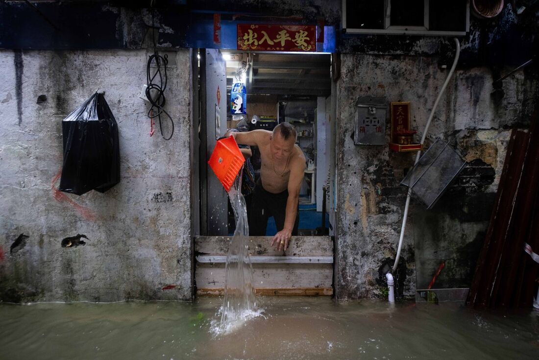 Supertufão Ragasa afeta Hong Kong depois de provocar 14 mortes em Taiwan