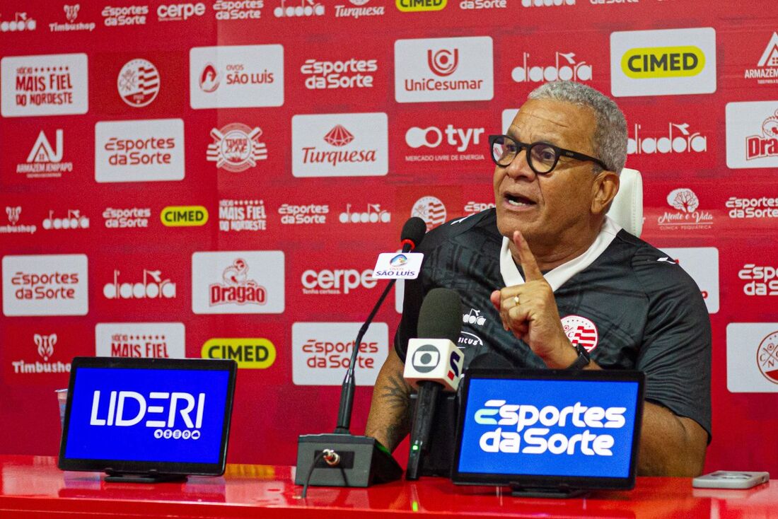 Hélio dos Anjos, técnico do Náutico