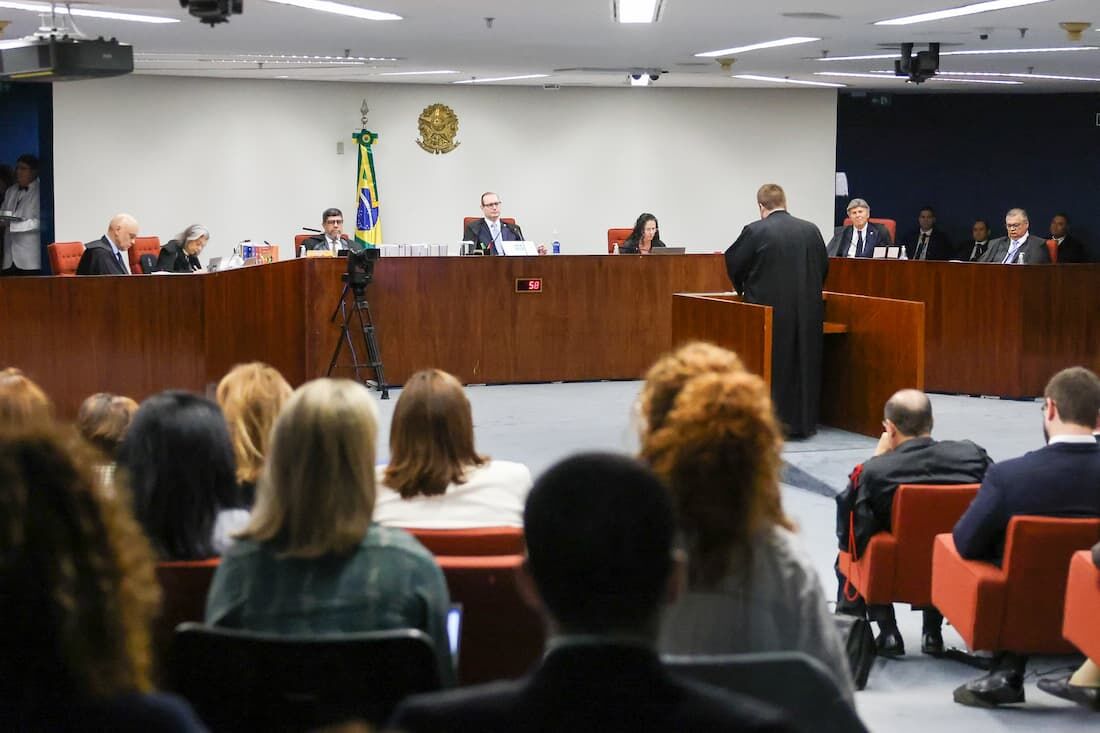 O advogado Matheus Milanez, que representa o ex-ministro Augusto Heleno (Gabinete de Segurança Institucional), reclamou nesta quarta-feira que o material colhido pela Polícia Federal 