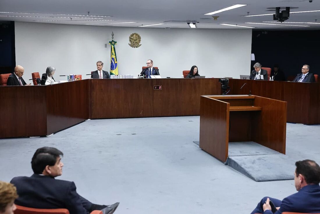 A Primeira Turma do Supremo Tribunal Federal (STF) formou maioria para condenar Jair Bolsonaro e os outros sete réus.