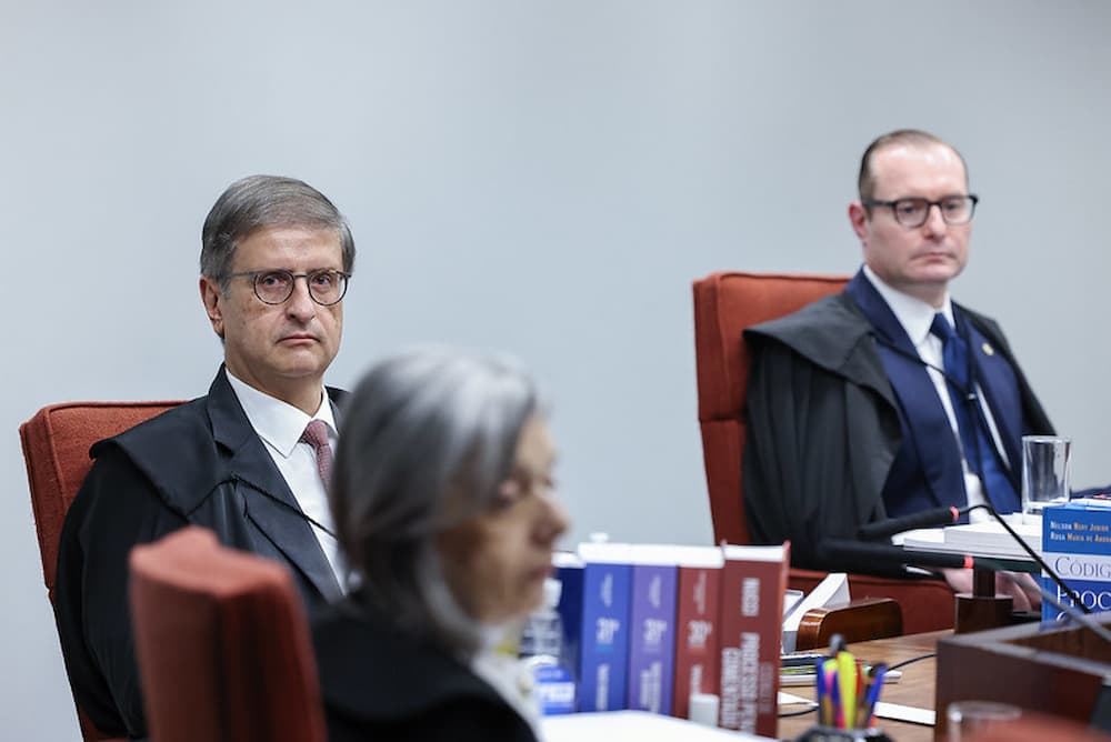 Primeira Turma do STF condenou o ex-presidente Jair Bolsonaro a uma pena de 27 anos e 3 meses