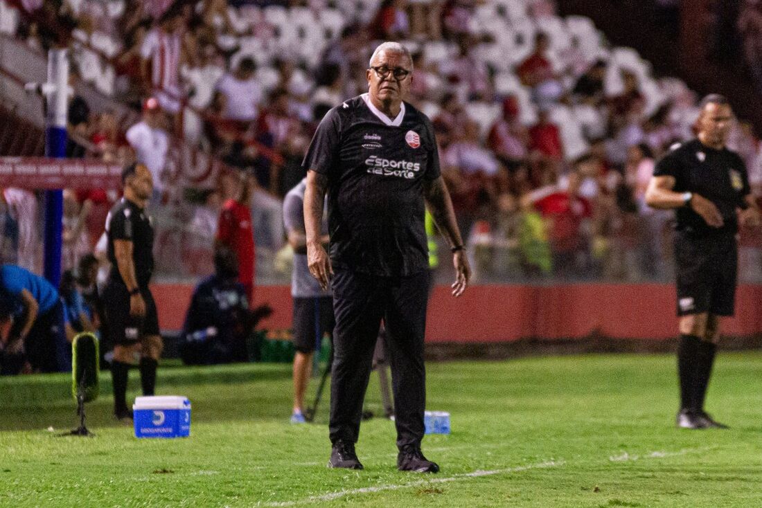 Hélio dos Anjos, técnico do Náutico