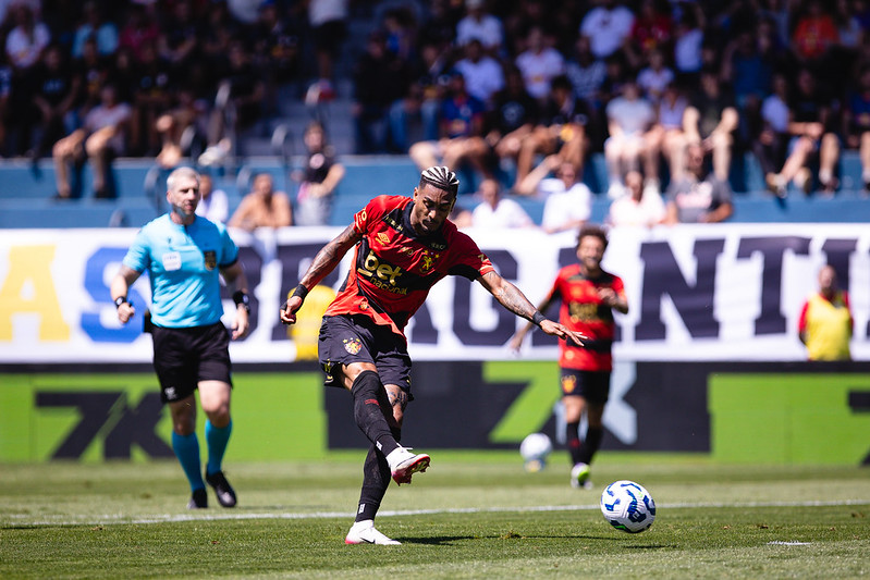 O Sport ficou na bronca com a arbitragem de Anderson Daronco 