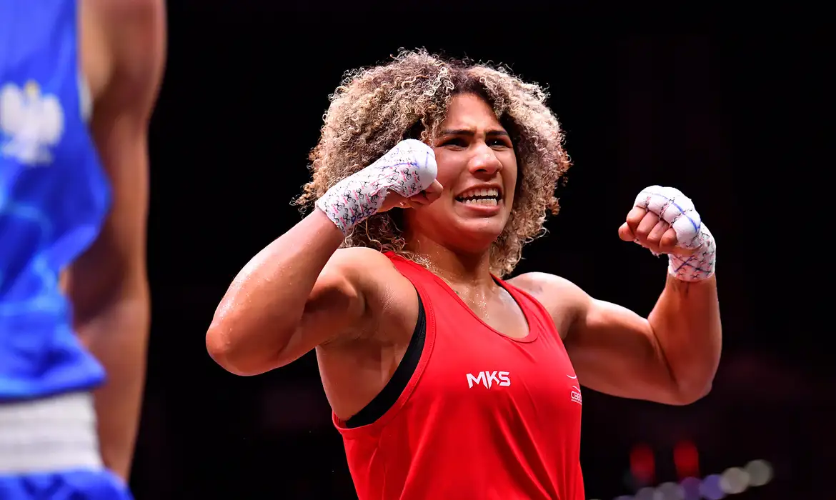 Rebeca Lima levou a medalha de ouro no Mundial de Boxe 