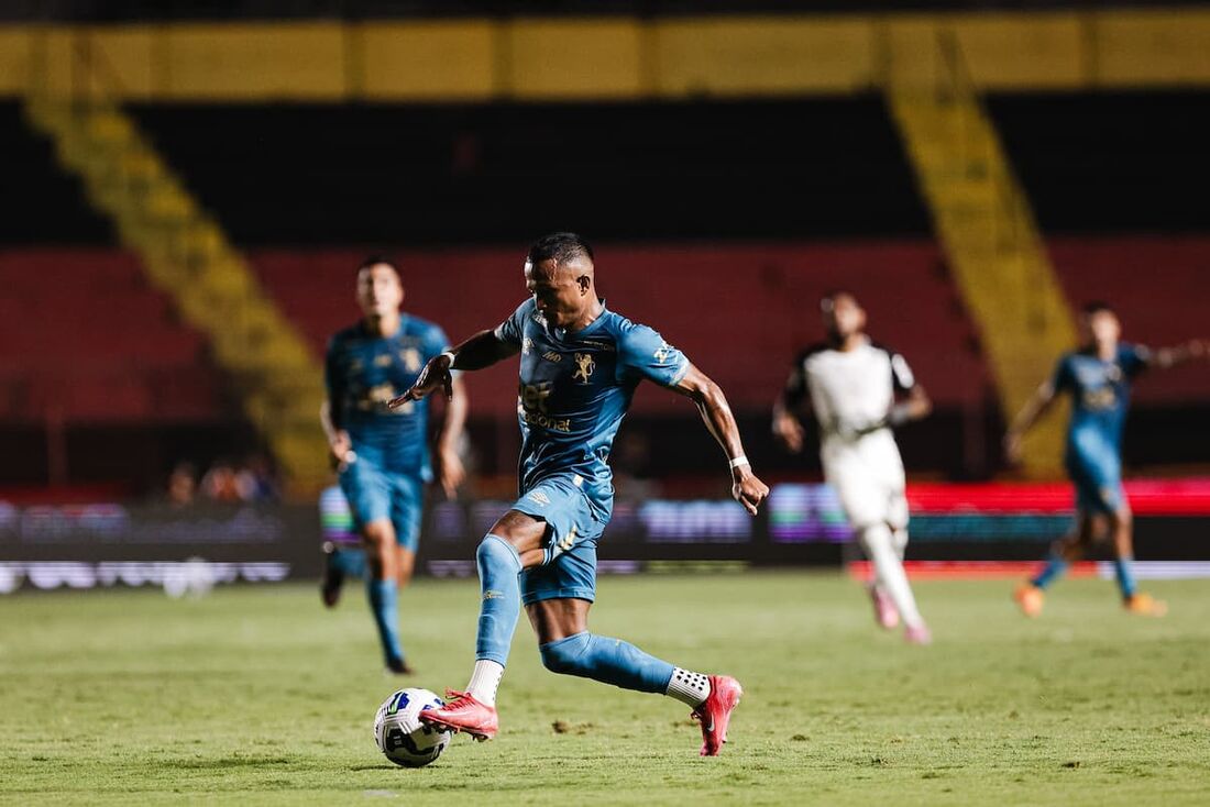 Léo Pereira, atacante do Sport