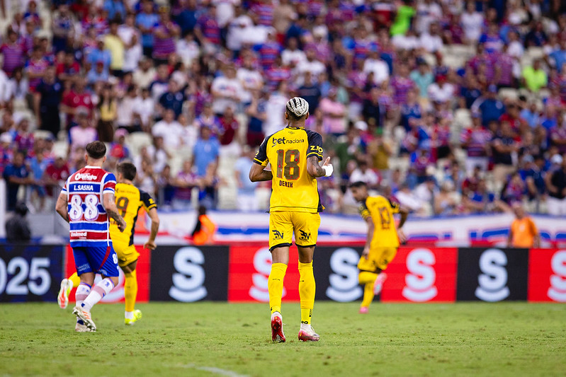 Derik em ação contra o Fortaleza, no Castelão