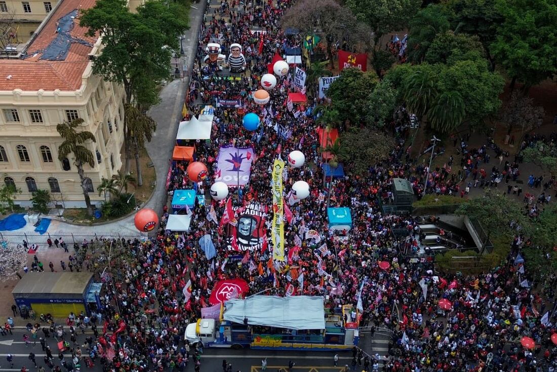 Manifestação da esquerda na Praça da República em São Paulo