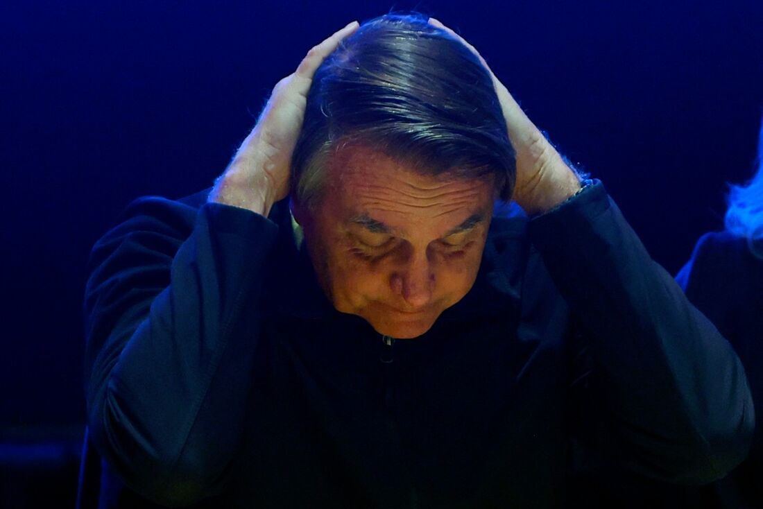 O ex-presidente Jair Bolsonaro (PL) -  Constituição prevê que oficiais das Forças Armadas podem ser expulsos em casos de condenação criminal superior a dois anos de prisão.