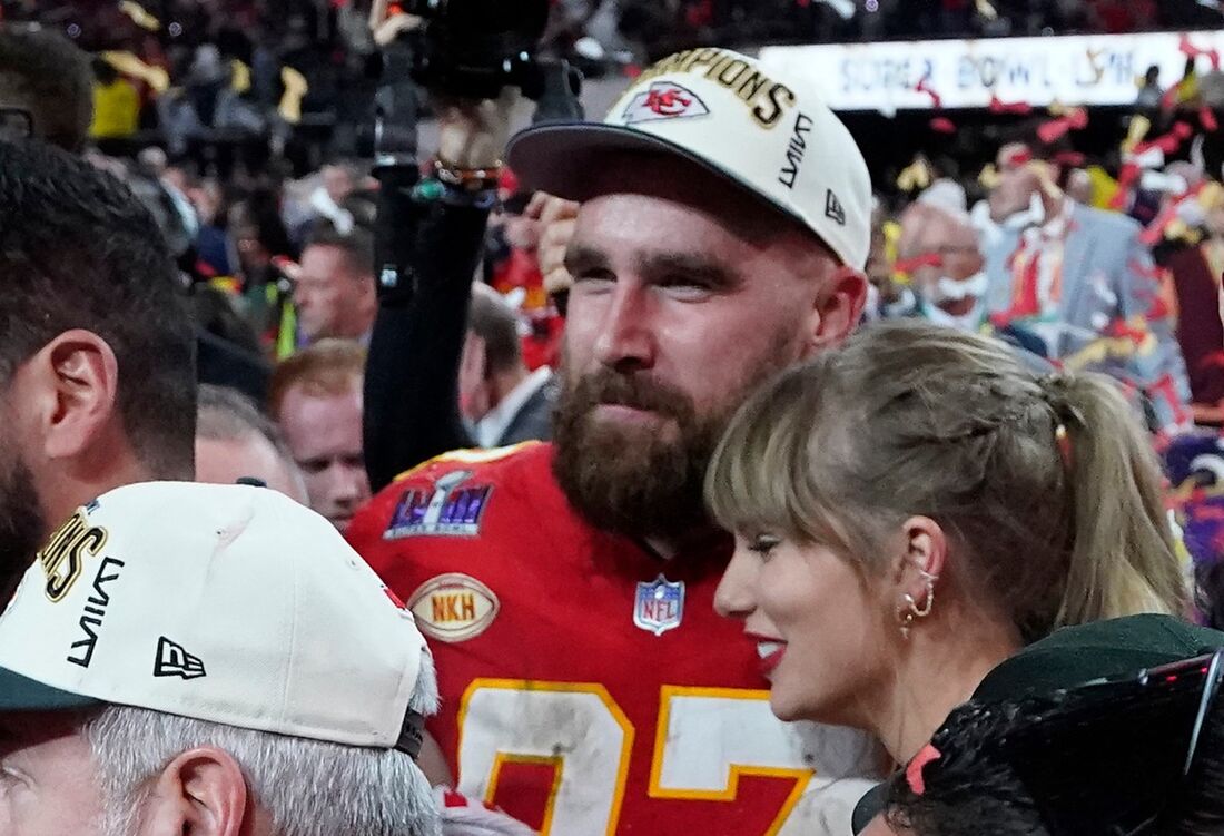 Travis Kelce e Taylor Swift anunciaram o noivado em agosto