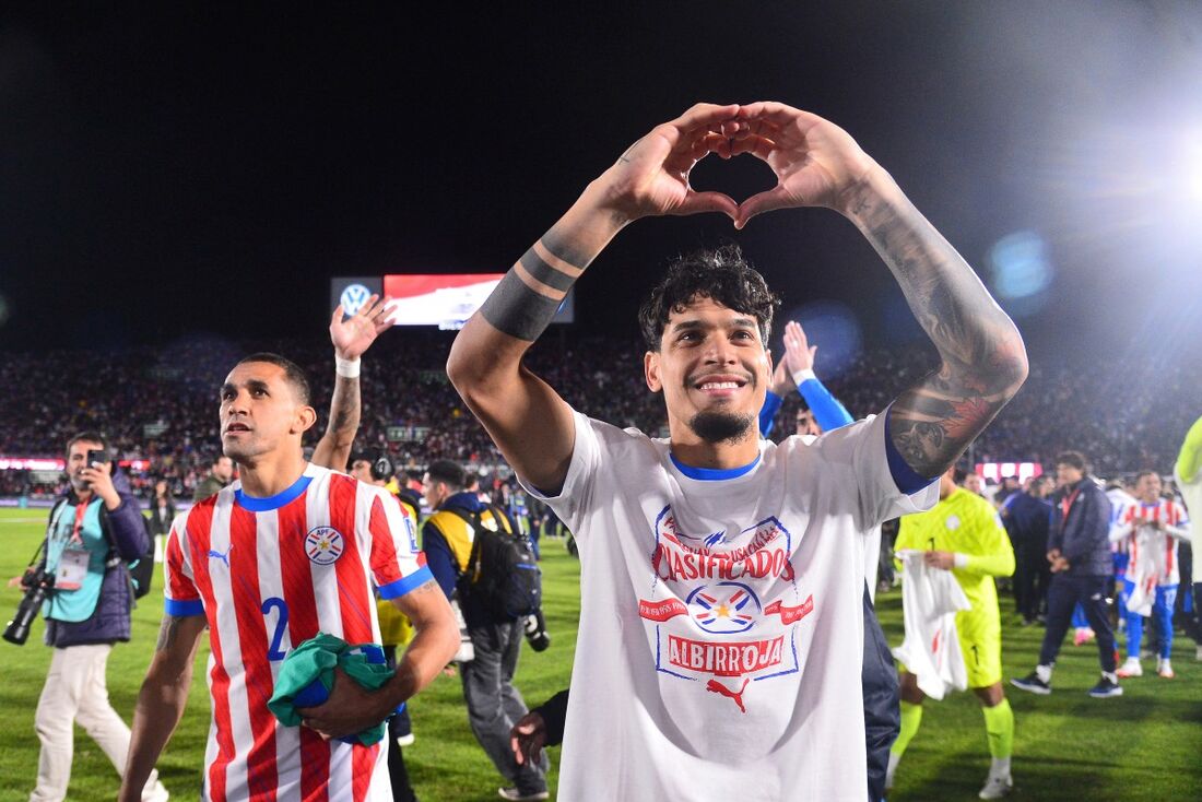 Jogadores do Paraguai comemoram classificação à Copa do Mundo após 16 anos