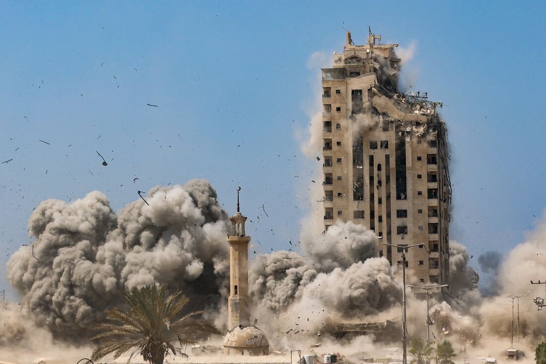 Edifício na Cidade de Gaza bombardeado por Israel