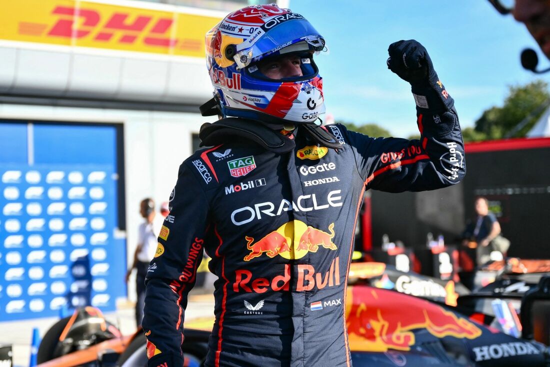 Max Verstappen, piloto da Red Bull, comemora pole position no GP de Monza