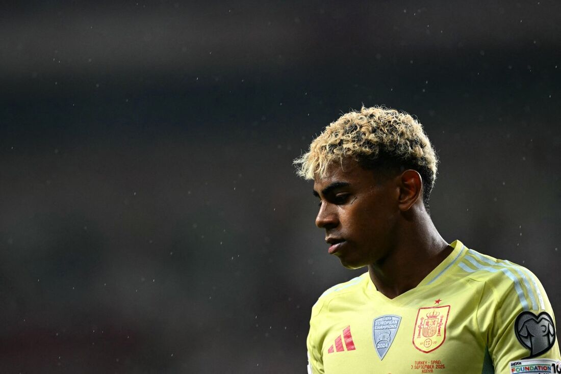 O atacante espanhol número 19, Lamine Yamal