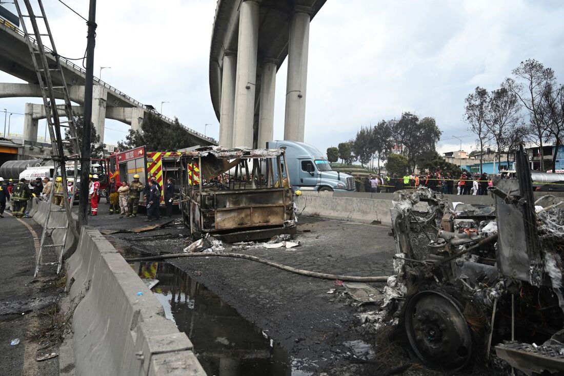 A capital mexicana foi abalada na quarta-feira pela potente explosão de um veículo carregado com milhares de litros de gás