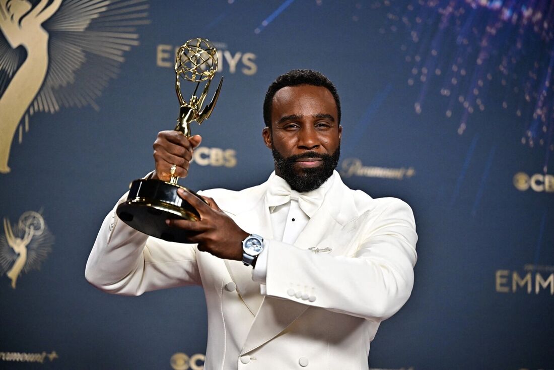 Tramell Tillman, de "Ruptura", faz história como 1&ordm; ator negro a vencer categoria