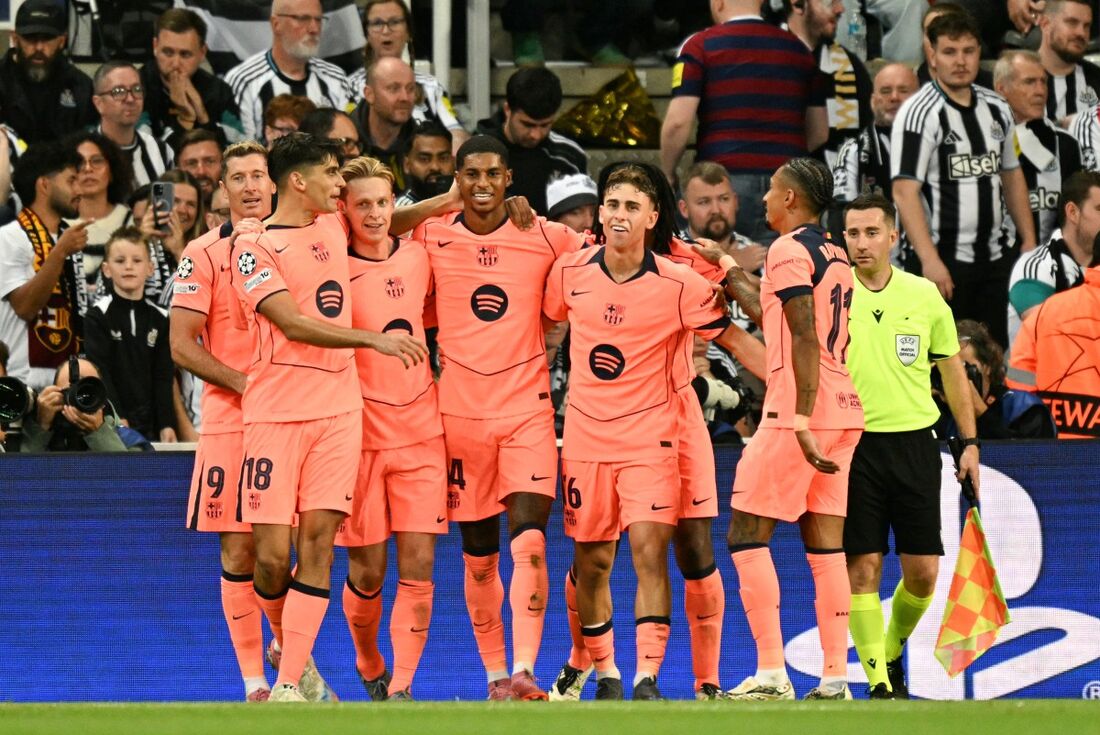 Substituto de Yamal, Rashford foi celebrado pelos companheiros de Barcelona