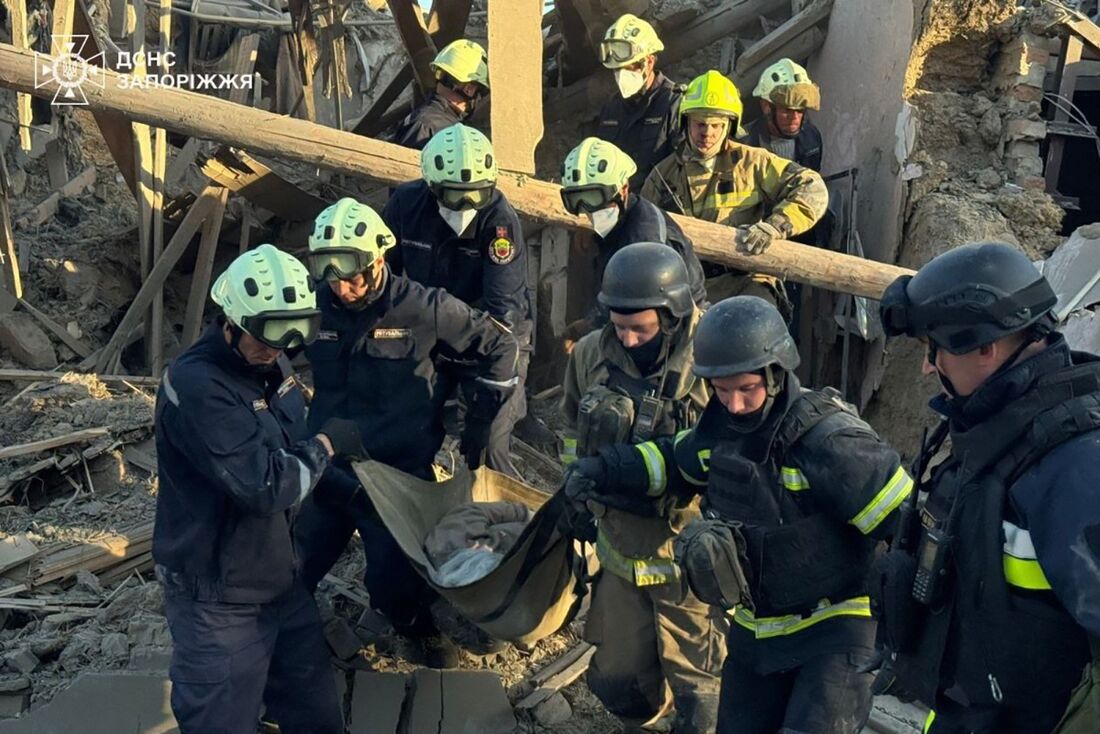 Bombardeio russo deixa três mortos na cidade ucraniana de Zaporizhzhia