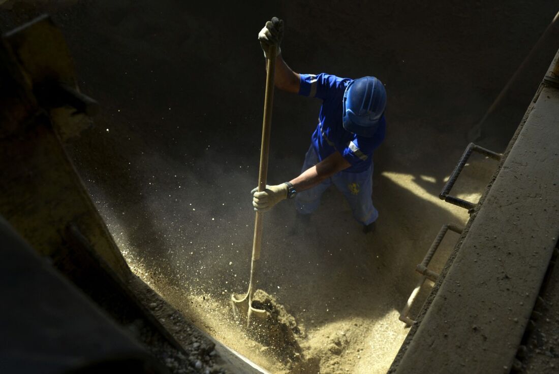 Desabamento em mina de ouro na Colômbia deixa 25 mineiros presos