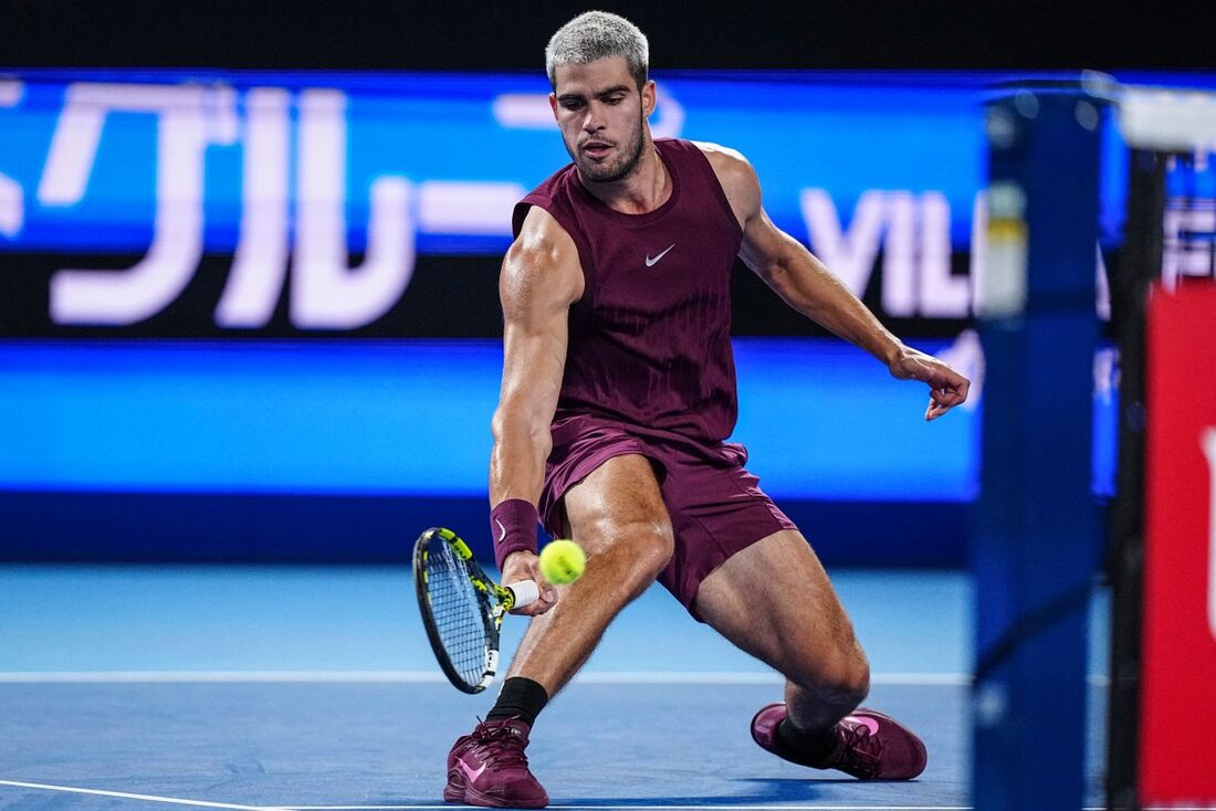 Carlos Alcaraz, número 1 do ranking da ATP, está na final do ATP 500 de Tóquio