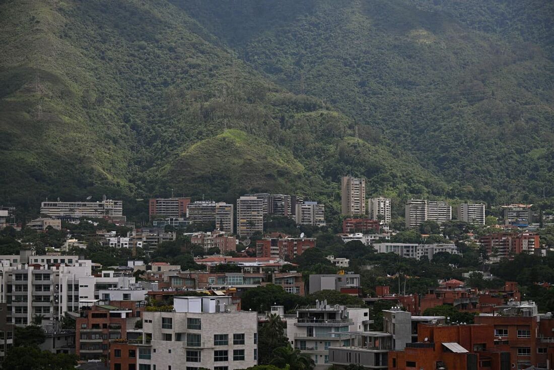 Vista geral de Caracas em 25 de setembro de 2025, um dia após um terremoto de magnitude 6,3 atingir o noroeste da Venezuela