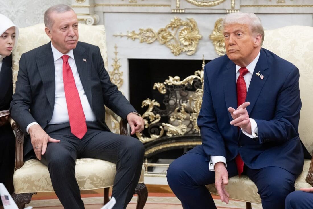 O presidente dos EUA, Donald Trump, fala à imprensa durante seu encontro com o presidente da Turquia, Recep Tayyip Erdogan, no Salão Oval da Casa Branca