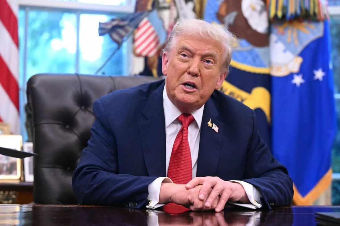 Trump ficaria "feliz" de trabalhar com democratas em plano de saúde se "shutdown" acabar