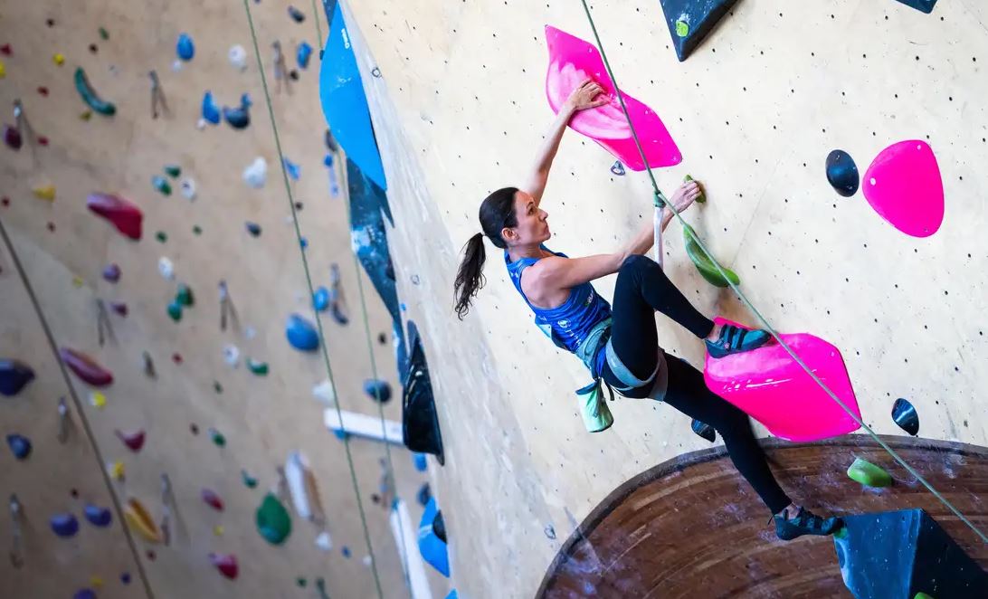 Marina Dias garantiu o bicampeonato da classe RP3 do Mundial de escalada paralímpica