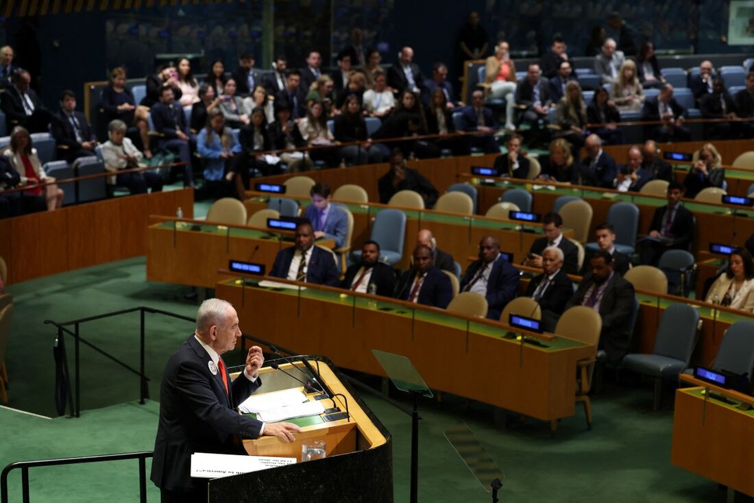 Netanyahu discursa a plateia vazia e critica países que apoiam criação de Estado palestino