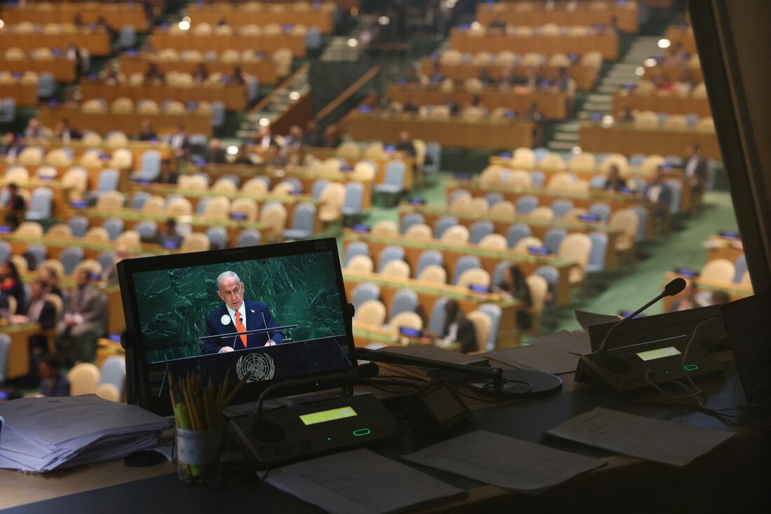 Netanyahu descartou agressivamente a criação de um Estado palestino em um discurso na ONU na sexta-feira, afirmando aos delegados que ficaram para ouvir que isso equivaleria a um "suicídio nacional" para seu país.