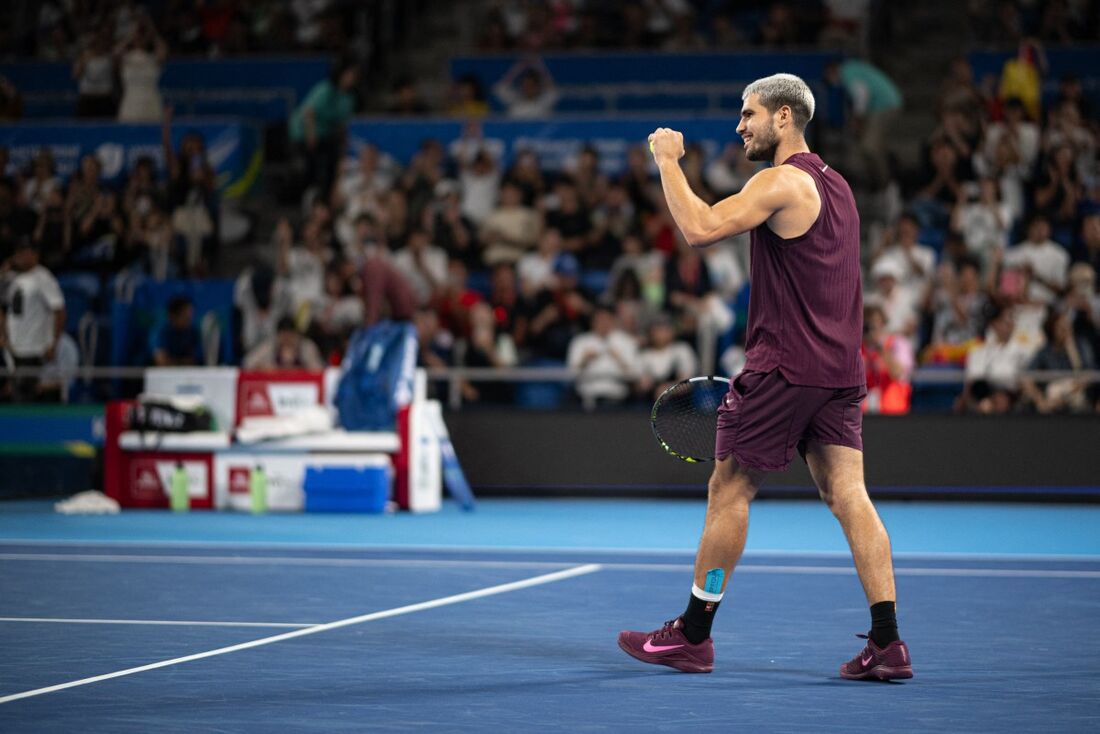 Alcaraz sofreu uma torção no tornozelo durante a estreia do ATP 500 de Tóquio