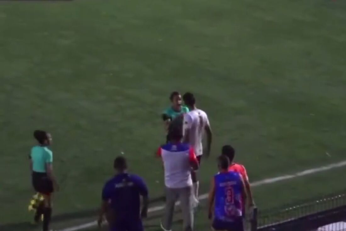 Vanessa Ceballos foi vítima de agressão em partida na Colômbia