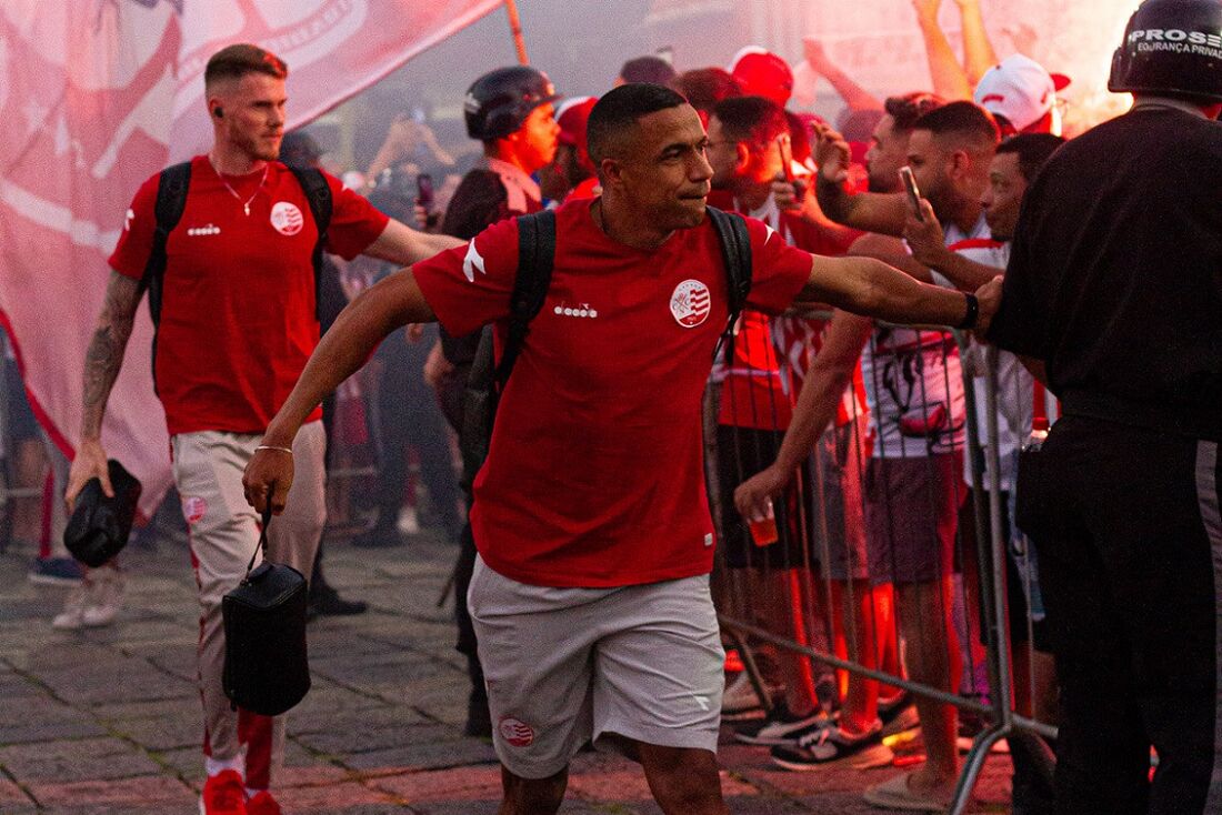 Arnaldo, lateral do Náutico