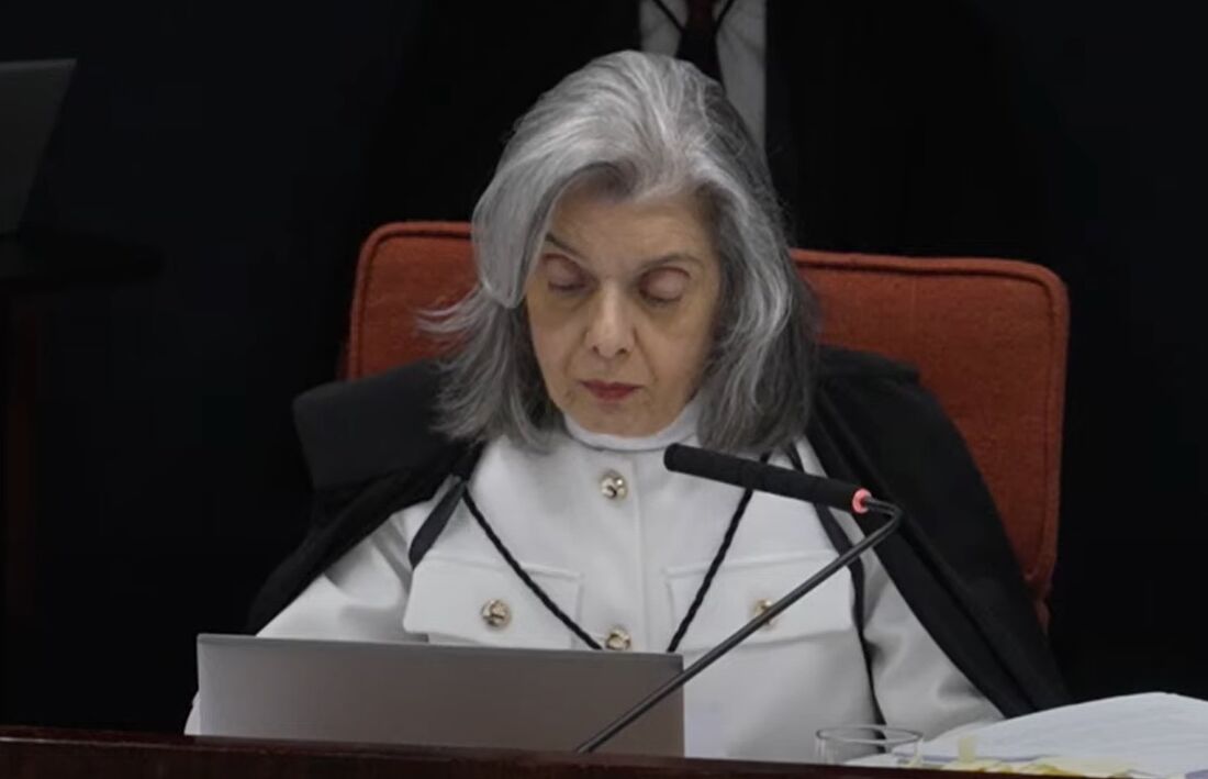 Cármen Lúcia é a quarta a votar