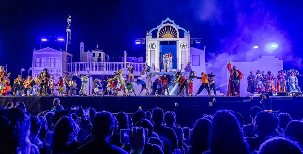 O ''Baile do Menino Deus: Uma Brincadeira de Natal'' é um dos maiores espetáculos natalinos do Brasil