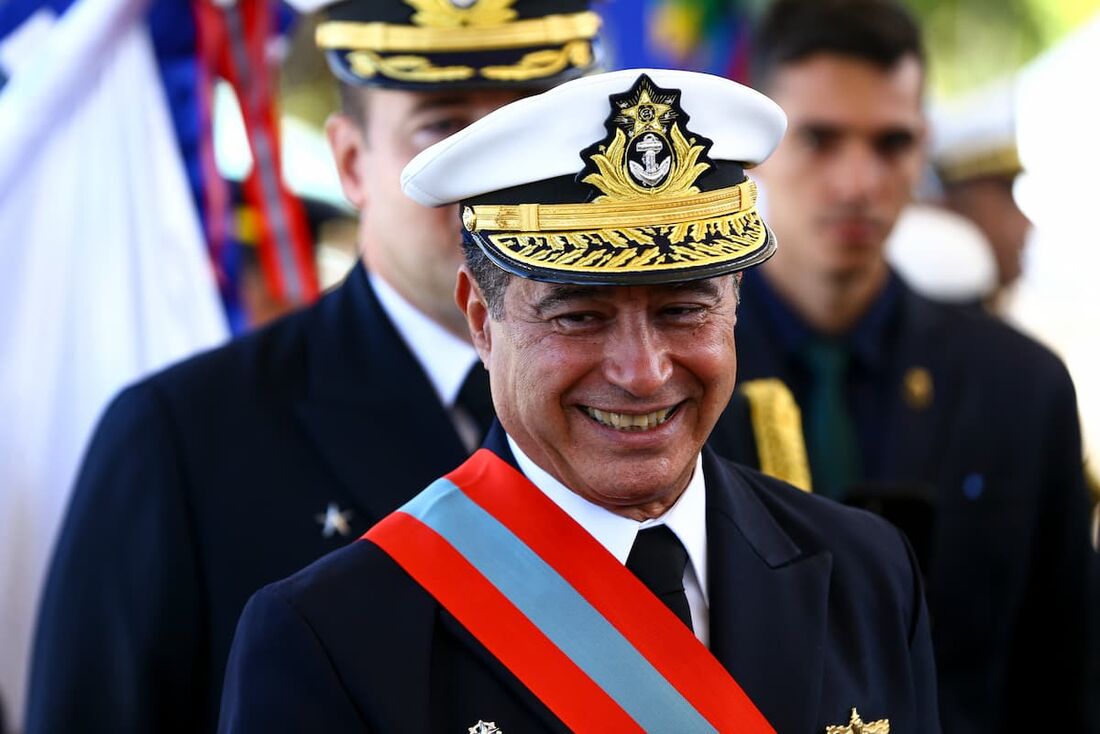 O comandante da Marinha, Almirante de Esquadra Almir Garnier Santos.