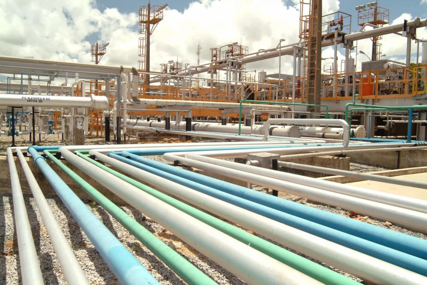 O biometano pode ser produzido a partir de várias matérias-primas, como bagaço da cana-de-açúcar, vinhaça, resíduos em aterro santinário, entre outros. Foto: Algás/Divulgação