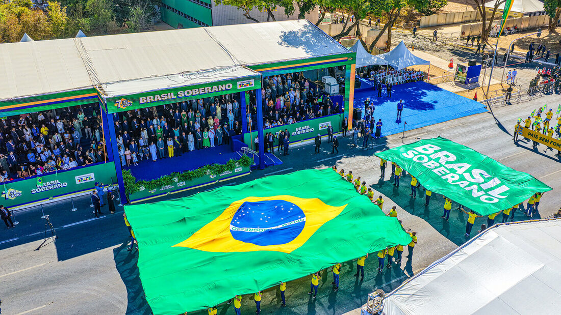 Desfile cívico-militar em Brasília