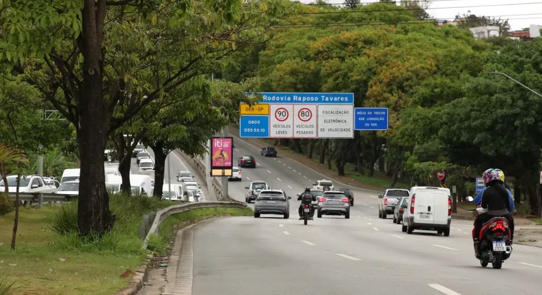 Segundo especialistas, há uma percepção superestimada de competência ao volante, o que faz com que o condutor com TDAH mantenha comportamentos de risco.