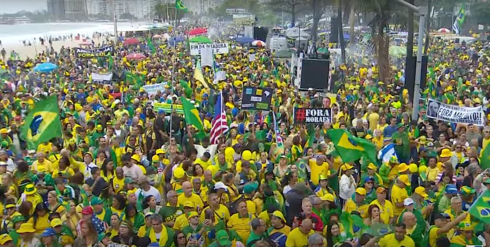 Ato de apoiadores do ex-presidente Jair Bolsonaro em Copacabana 