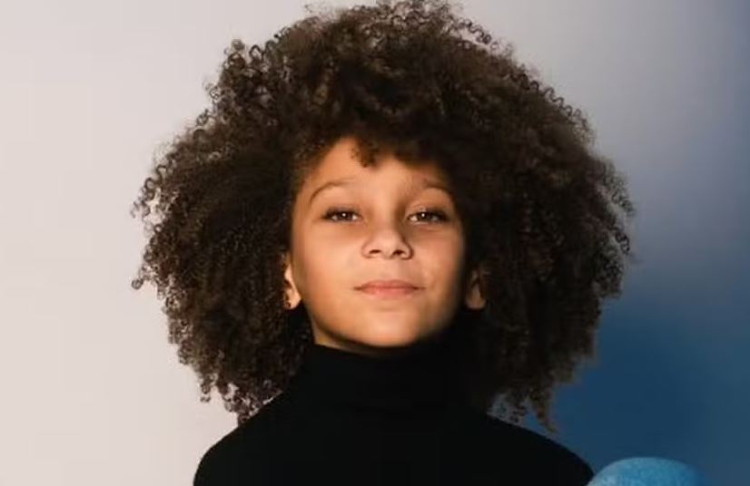 O álbum de Antônio Caramelo reúne 13 faixas inéditas que retratam situações cotidianas do universo infantil de forma lúdica e divertida