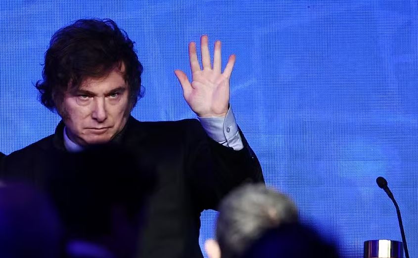 Além da crise no câmbio, Milei enfrenta crescente perda de popularidade diante da deterioração nos indicadores econômicos