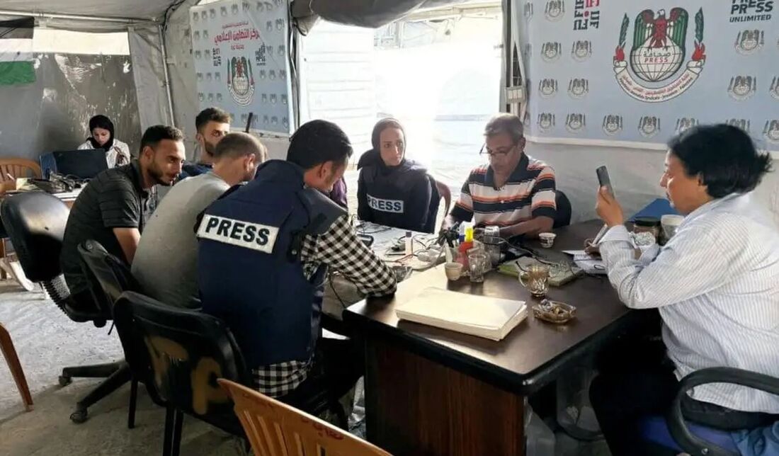 Até o início da tarde não havia informações sobre vítimas, mas uma fonte árabe, próxima à entidade sindical local, informou que os jornalistas conseguiram escapar com vida.